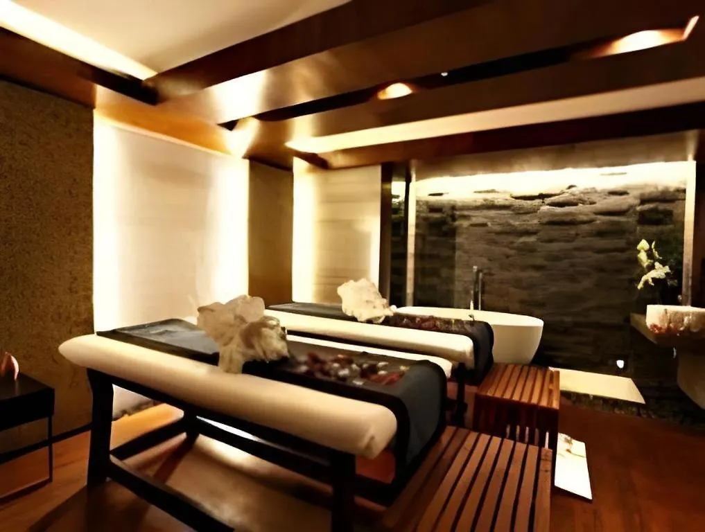 F1 Hotel Manila Taguig 4*,